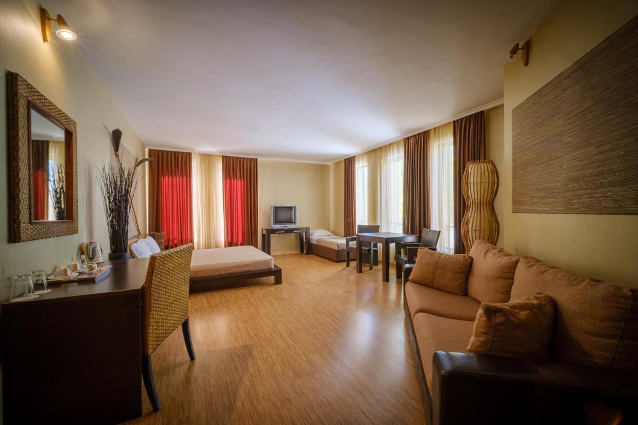 Family Hotel Classic Warna Exterior foto