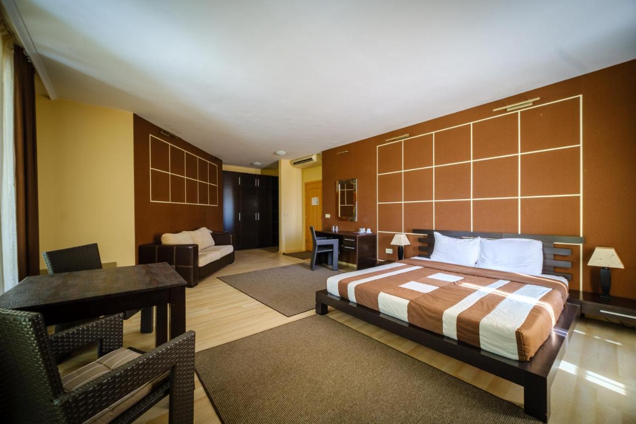 Family Hotel Classic Warna Exterior foto