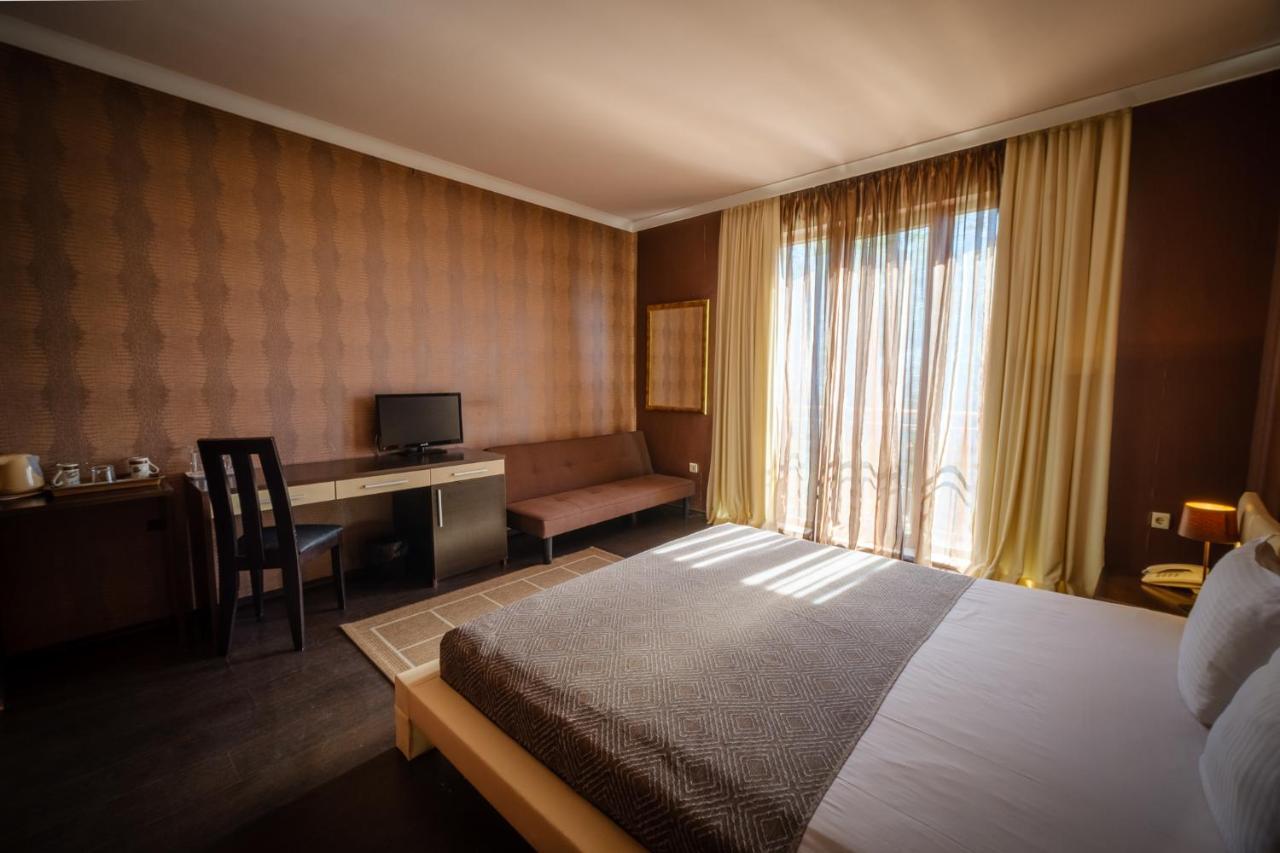 Family Hotel Classic Warna Exterior foto